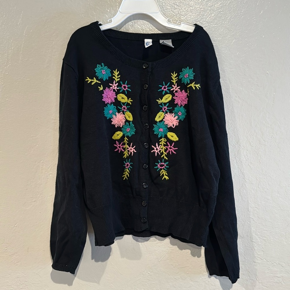 Black cardigan with embroidered flowers